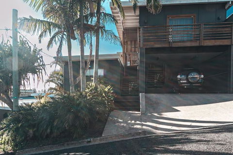 BAY PROPERTIES . The Chill - Accommodation QLD 2