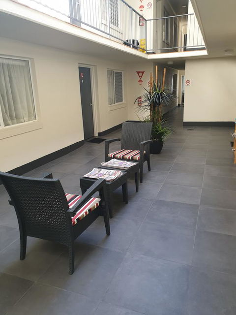 Southport Motel & Apartments - Accommodation QLD 7