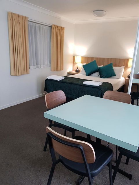 Southport Motel & Apartments - Accommodation QLD 5