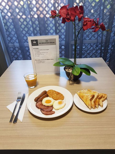Southport Motel & Apartments - Accommodation QLD 6