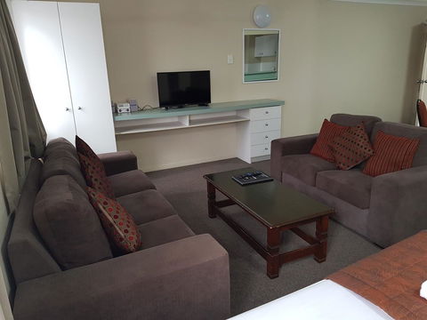 Southport Motel & Apartments - Accommodation QLD 9