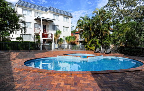 Southport Motel & Apartments - Accommodation QLD 3
