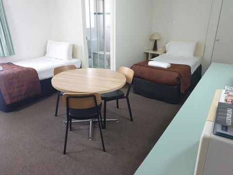 Southport Motel & Apartments - Accommodation QLD 16