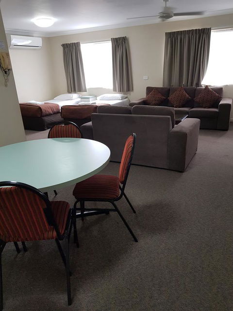 Southport Motel & Apartments - Accommodation QLD 11