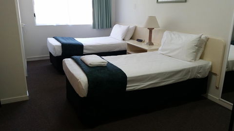 Southport Motel & Apartments - Accommodation QLD 17