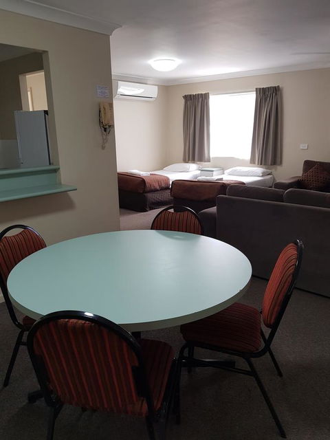 Southport Motel & Apartments - Accommodation QLD 10