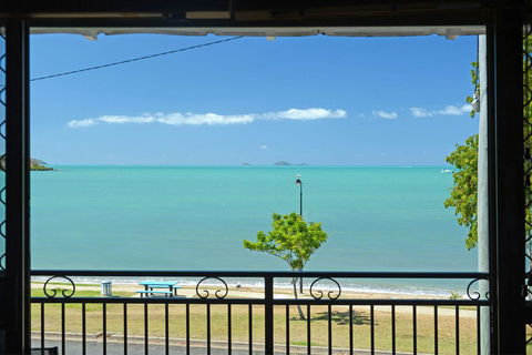 Whitsunday Waterfront Apartments - Accommodation QLD 14