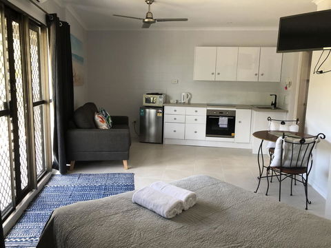 Whitsunday Waterfront Apartments - Accommodation QLD 6