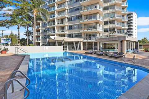 Pacific Regis Beachfront Holiday Apartments - Accommodation QLD 3