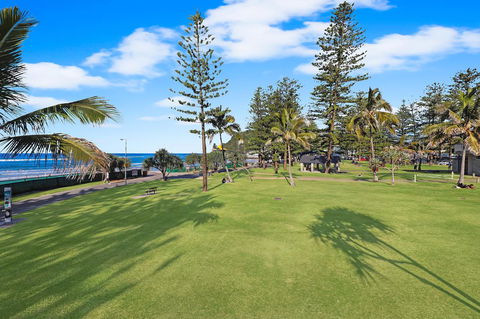 Pacific Regis Beachfront Holiday Apartments - Accommodation QLD 15