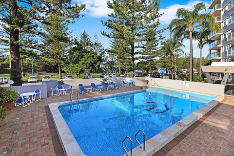 Pacific Regis Beachfront Holiday Apartments - Accommodation QLD 4