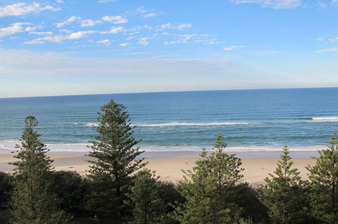 Pacific Regis Beachfront Holiday Apartments - Accommodation QLD 11