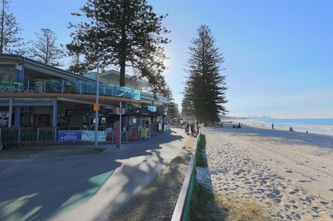 Pacific Regis Beachfront Holiday Apartments - Accommodation QLD 17