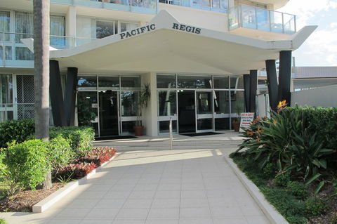 Pacific Regis Beachfront Holiday Apartments - Accommodation QLD 10