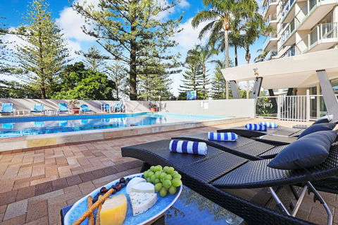 Pacific Regis Beachfront Holiday Apartments - Accommodation QLD 1