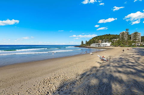 Pacific Regis Beachfront Holiday Apartments - Accommodation QLD 2