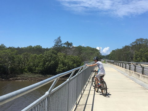 Absolute Waterfront - Accommodation QLD 23