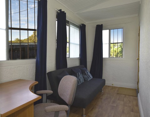 Absolute Waterfront - Accommodation QLD 4