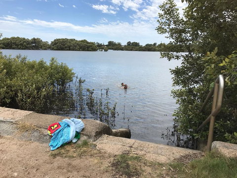 Absolute Waterfront - Accommodation QLD 8