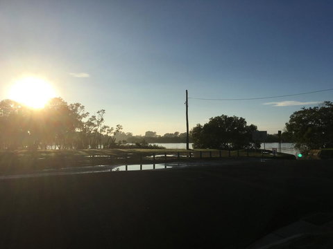 Absolute Waterfront - Accommodation QLD 18