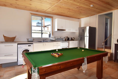 Absolute Waterfront - Accommodation QLD 1