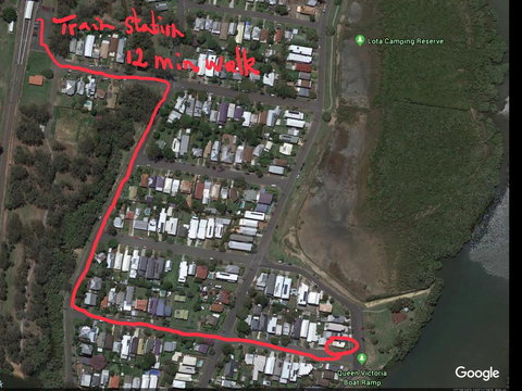 Absolute Waterfront - Accommodation QLD 24