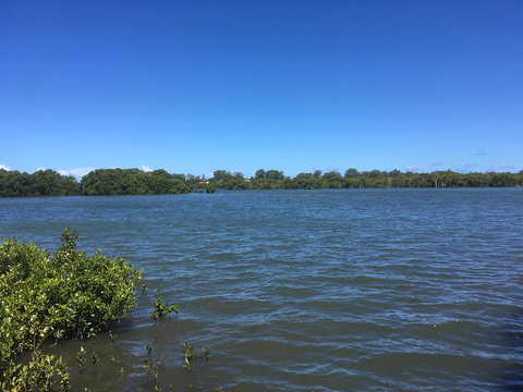Absolute Waterfront - Accommodation QLD 10
