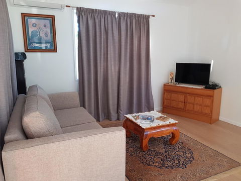 Bee-Haven Cottage - Accommodation QLD 5