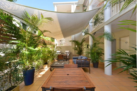 Port Douglas Apartments - Adults Only Oasis - Accommodation QLD 11
