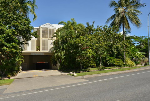 Port Douglas Apartments - Adults Only Oasis - Accommodation QLD 28