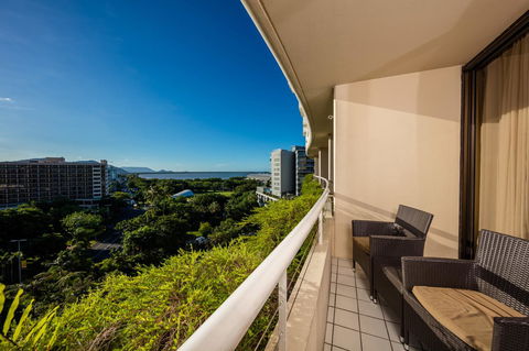 Hilton Cairns - Accommodation QLD 27
