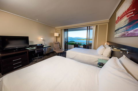 Hilton Cairns - Accommodation QLD 6