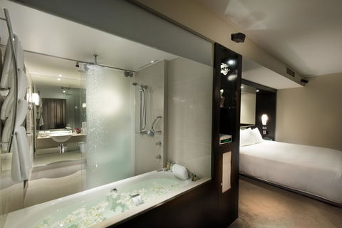 Hilton Cairns - Accommodation QLD 19