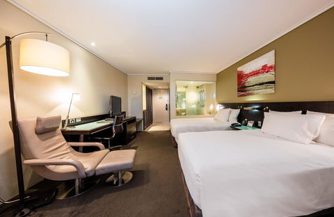 Hilton Cairns - Accommodation QLD 11
