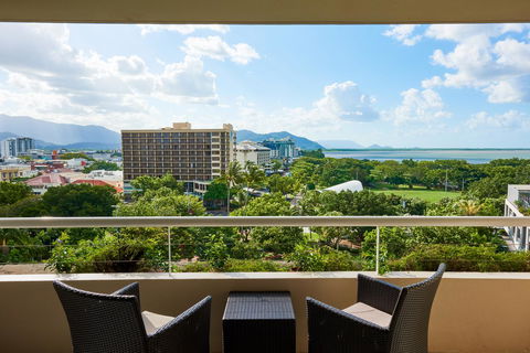 Hilton Cairns - Accommodation QLD 12
