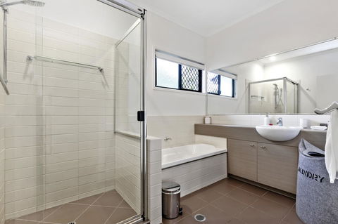 Lotus Retreat - Accommodation QLD 1