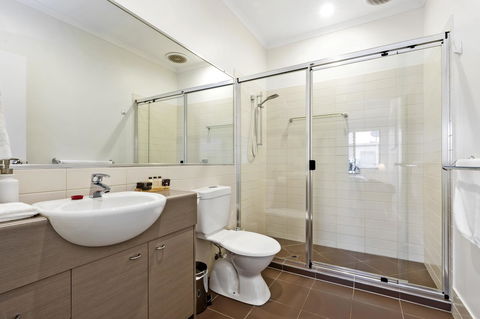 Lotus Retreat - Accommodation QLD 3