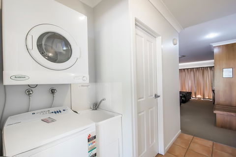Shamrock Gardens Motel - Accommodation QLD 2
