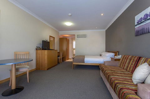 Eastgate On The Range Motel - Accommodation QLD 4