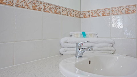 Burleigh On The Beach - Accommodation QLD 18