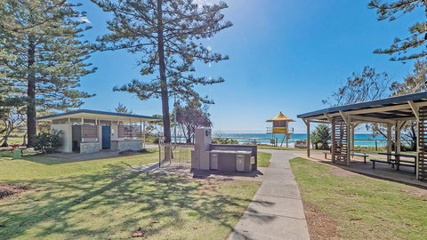 Burleigh On The Beach - Accommodation QLD 9