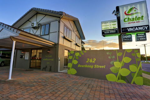 Chalet Motor Inn - Accommodation QLD 8