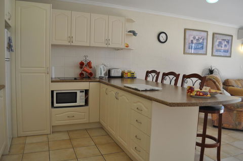 Burleigh Palms Holiday Apartments - Accommodation QLD 18