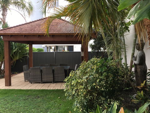 Burleigh Palms Holiday Apartments - Accommodation QLD 22