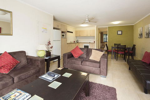 Burleigh Palms Holiday Apartments - Accommodation QLD 36