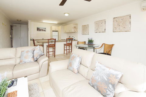 Burleigh Palms Holiday Apartments - Accommodation QLD 25