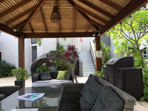 Burleigh Palms Holiday Apartments - Accommodation QLD 4