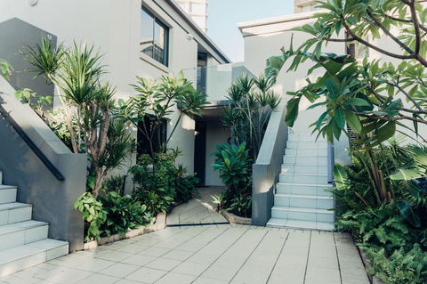 Burleigh Palms Holiday Apartments - Accommodation QLD 17