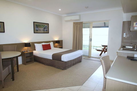 Midlander Motor Inn - Accommodation QLD 25