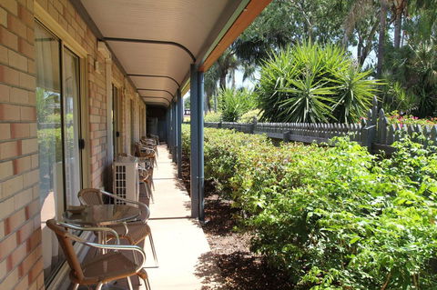 Midlander Motor Inn - Accommodation QLD 14